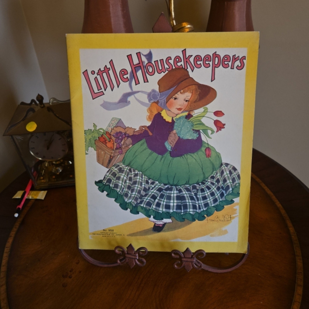 Vintage Rare 1934 Little Housekeepers large paperback book Fern Peat